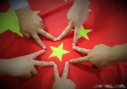 豆娃踢足球